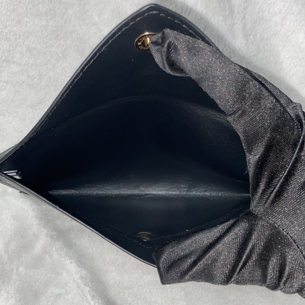 Black clutch and wristlet with card holder - Picture 10 of 15